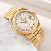 Rolex Day-Date Oysterquartz White "Pyramid Dial" in 18k Yellow Gold Ref. 19018 with Original Guarantee Papers and Accessories